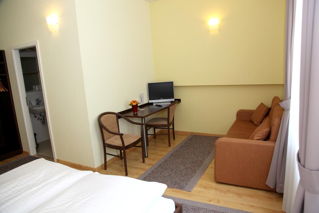 Hotel Am Charlottenplatz Esslingen am Neckar Camera foto