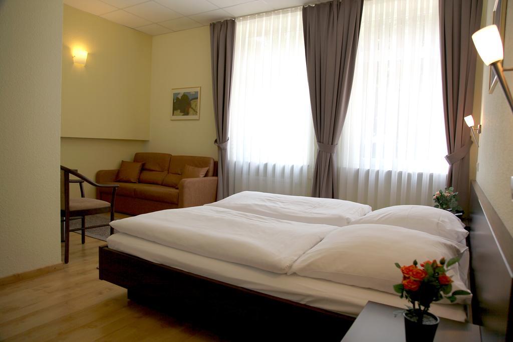 Hotel Am Charlottenplatz Esslingen am Neckar Camera foto