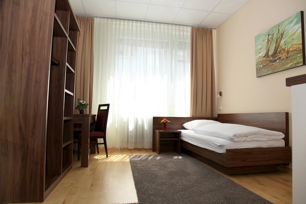 Hotel Am Charlottenplatz Esslingen am Neckar Camera foto